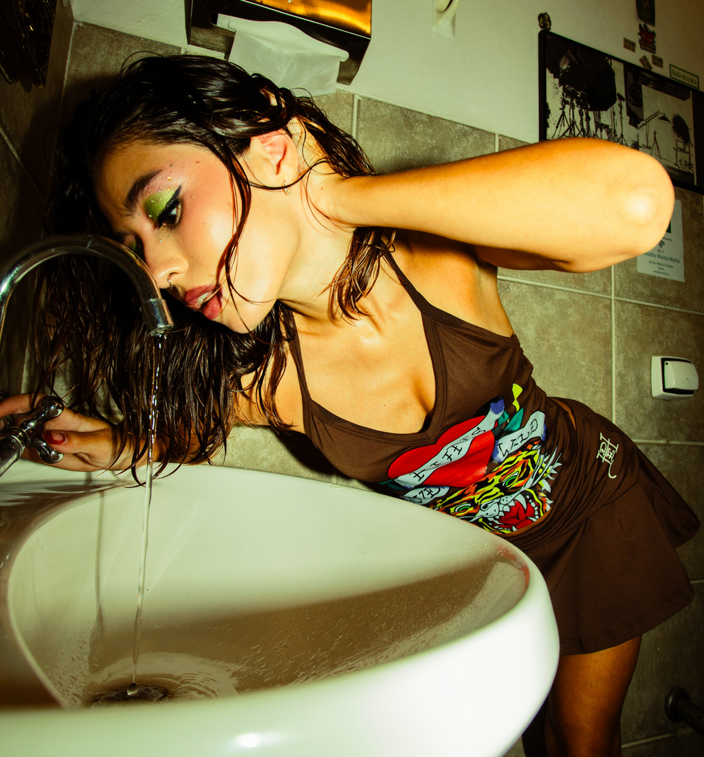 Blusa frente única Marrom "Wild Love"
