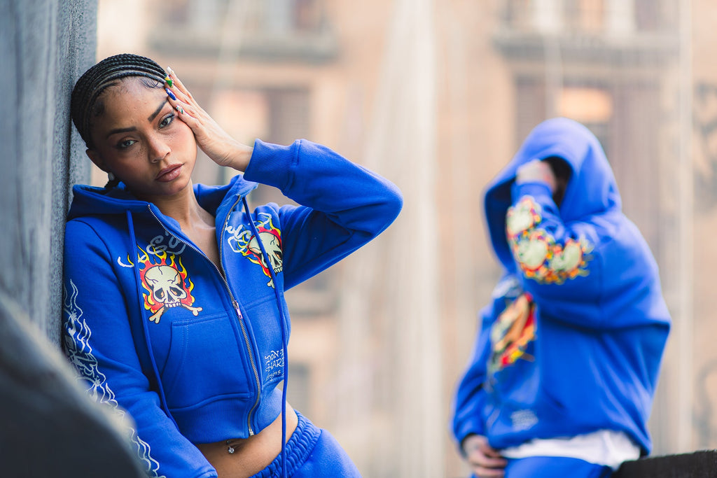 Blusa de Moletom Cropped "Flaming Skull" Azul
