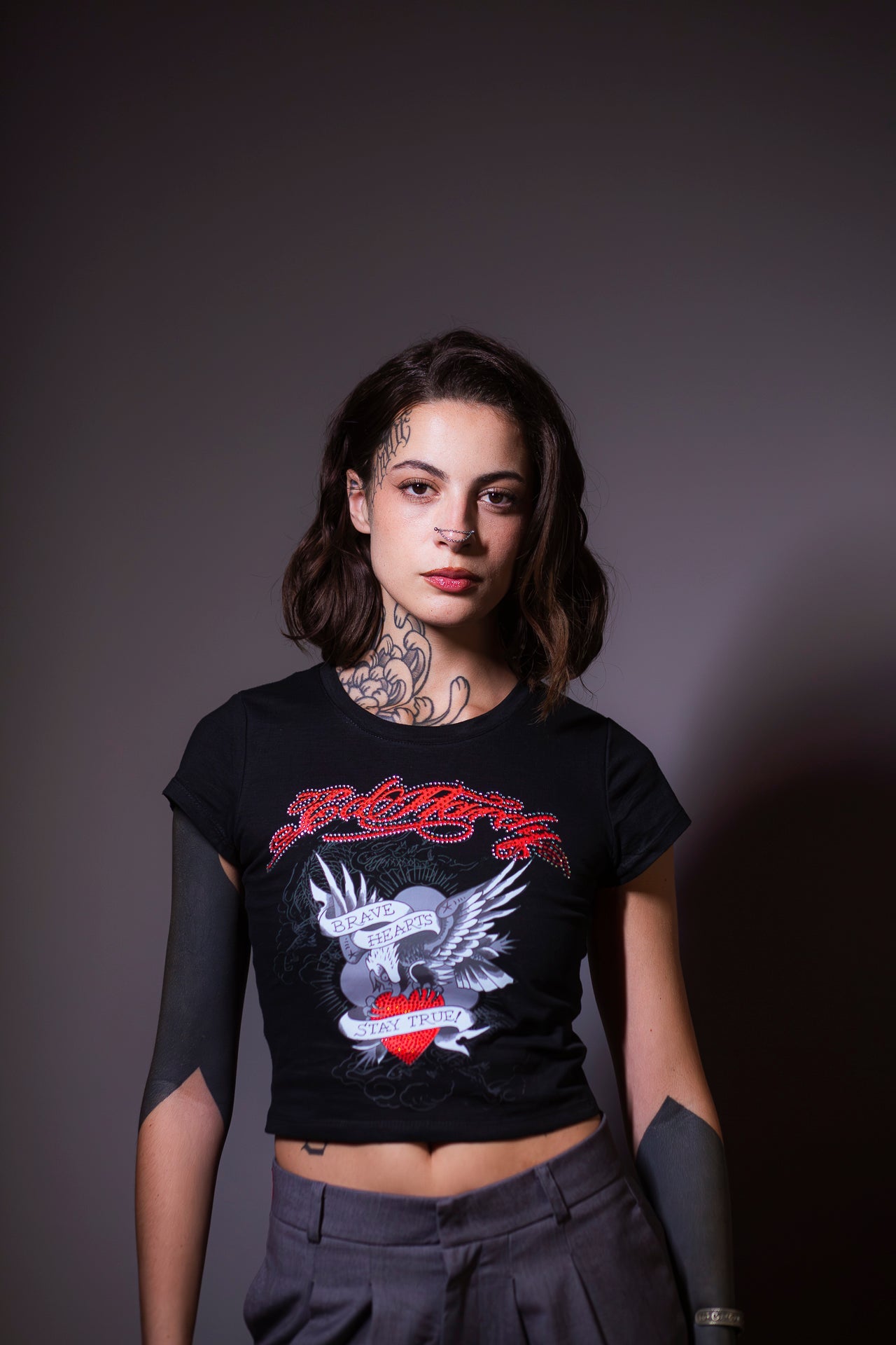 Baby Tee Preta "Brave Hearts"